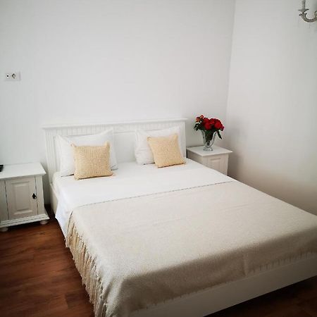Brize Guest House 图兹拉 外观 照片