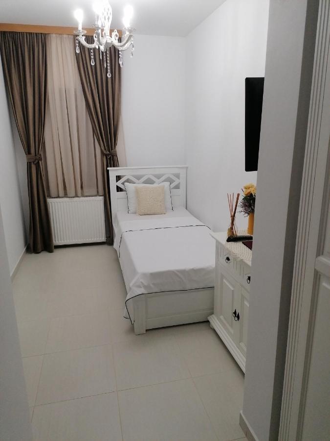 Brize Guest House 图兹拉 外观 照片